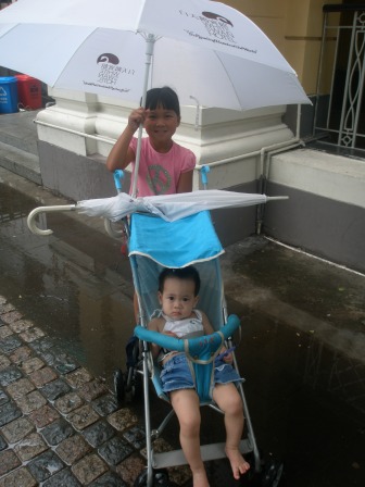 Kasen and Karis on an afternoon walk in the rain